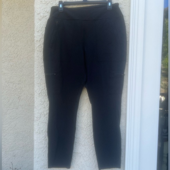 Athleta Headlands Hybrid High Rise Cargo Black Legging Women's Size 16 - Picture 2 of 11